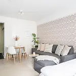Cozy 1br Downtown Next To Restaurants Apartment *